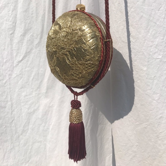 Bottega Veneta Handbags - Vintage Bottega Veneta Gold Clam Crossbody